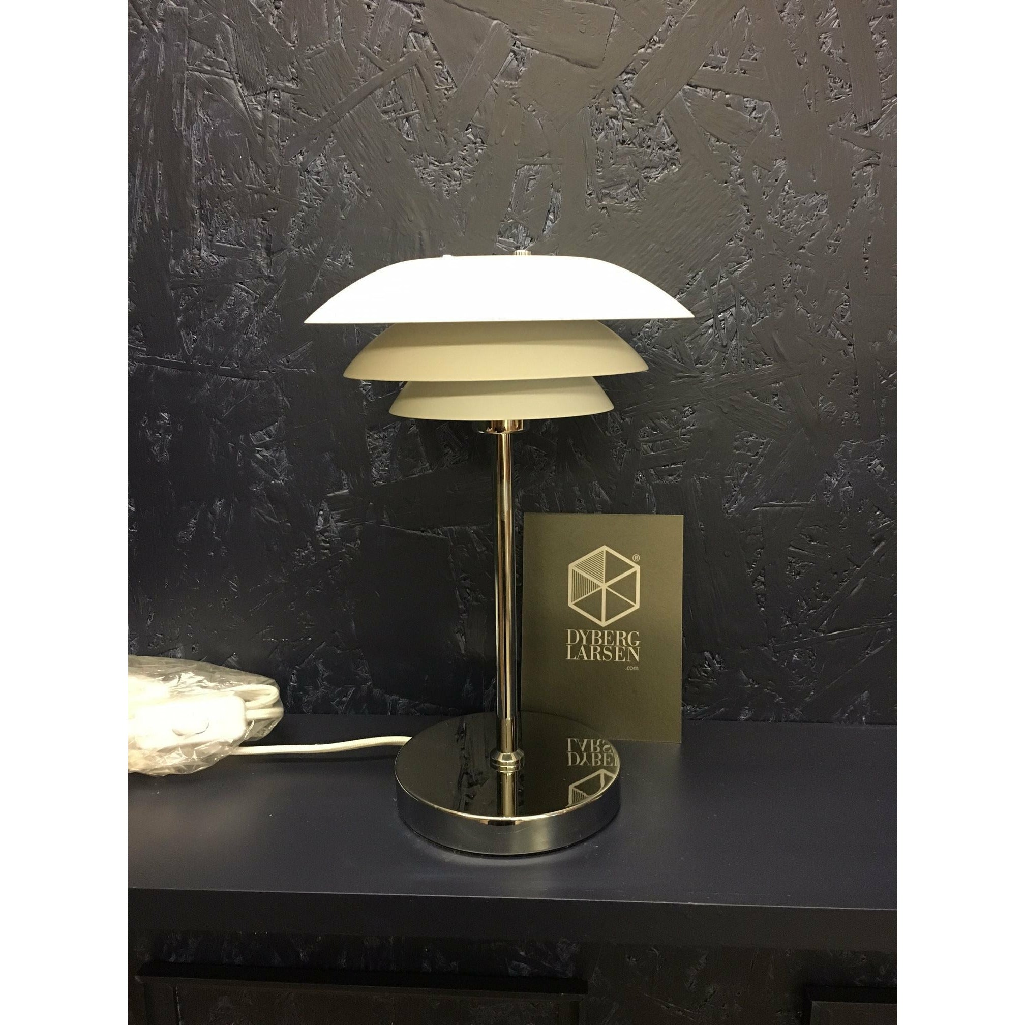 Dyberg Larsen Bordlampe DL 20, Opal Glas