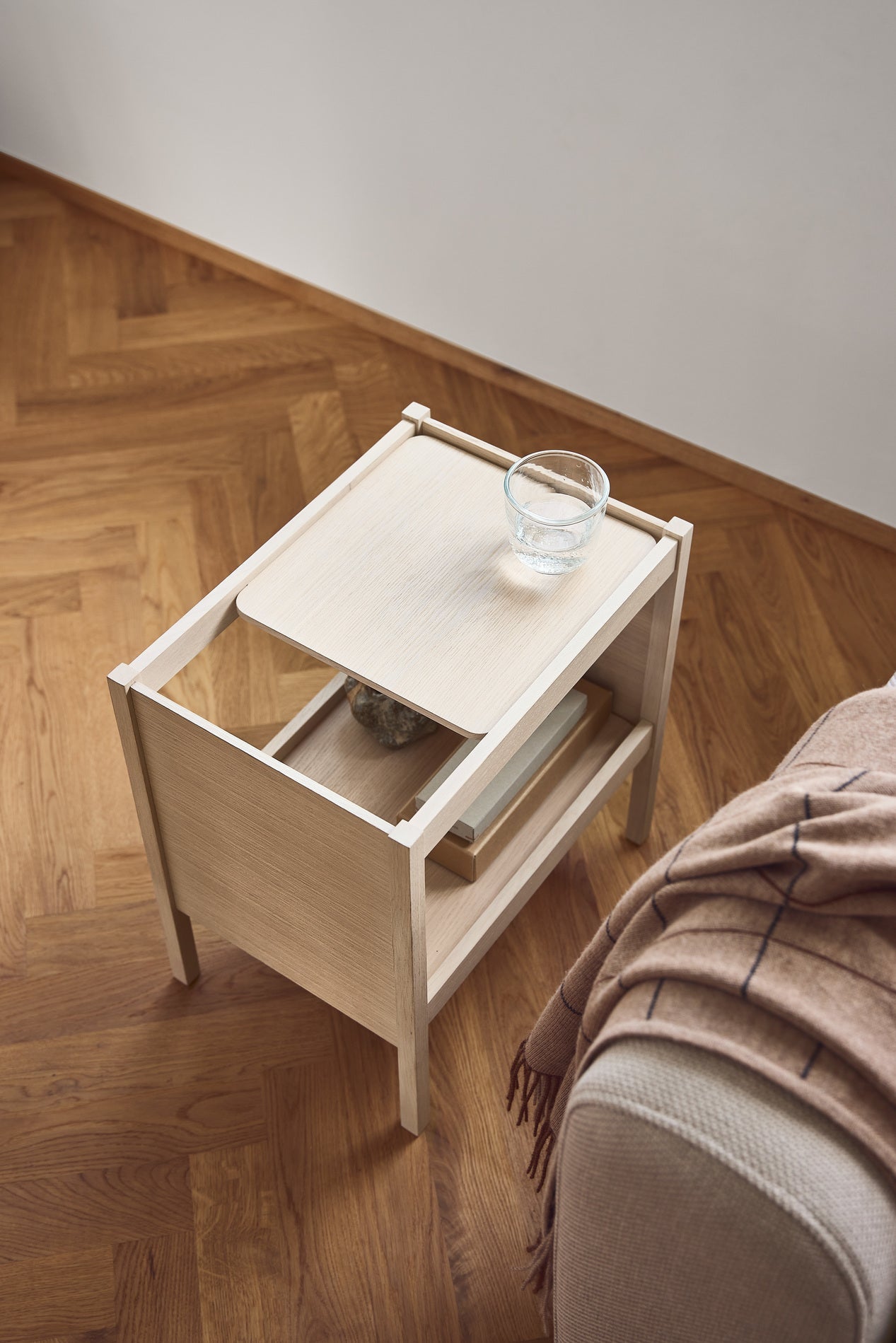 Form & Refine Journal Side Table, Valkoinen Tammi 