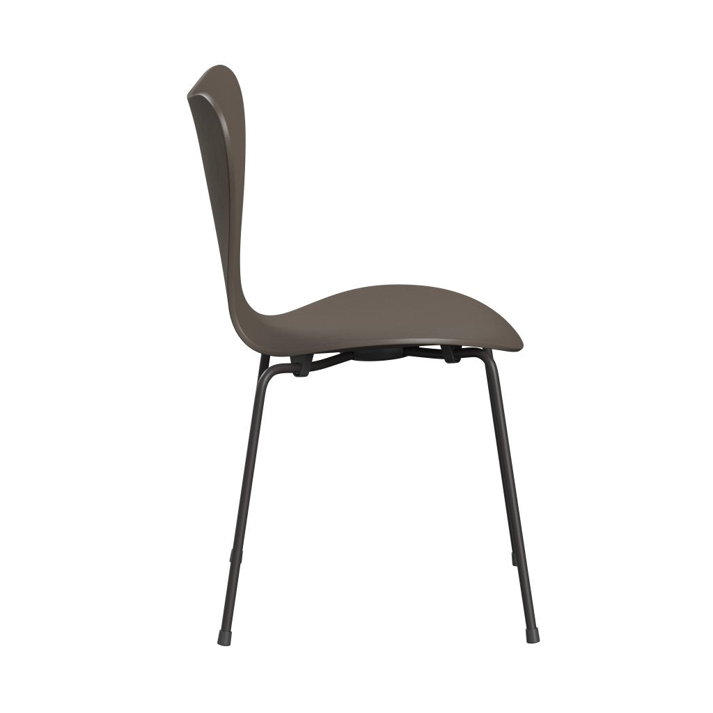 Fritz Hansen 3107 Skalstol, Warm Graphite/Farvet Ask Deep Clay