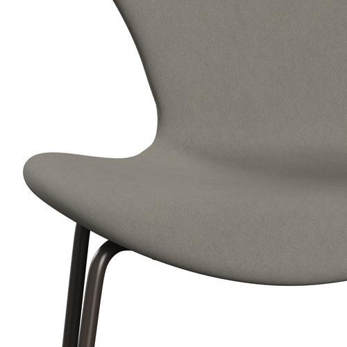 Fritz Hansen 3107 Stol Fuldpolstret, Brown Bronze/Comfort Grå (C60003)