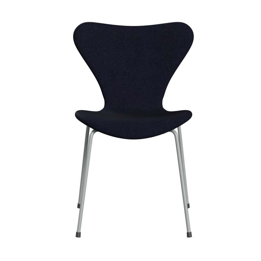 Fritz Hansen 3107 Stol Fuldpolstret, Nine Grey/Divina Md Mørk Marine