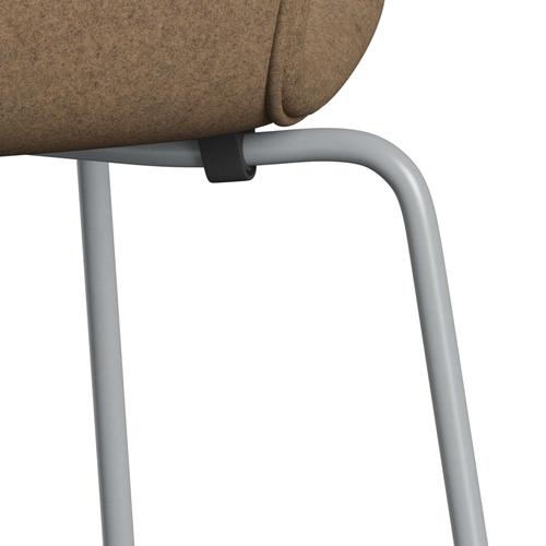 Fritz Hansen 3107 Stol Fuldpolstret, Silver Grey/Divina Md Café Latte