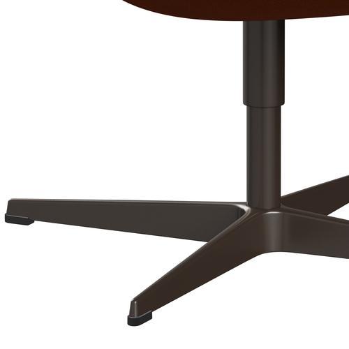 Fritz Hansen Svanenstol, Brown Bronze/Hallingdal Orange (547)