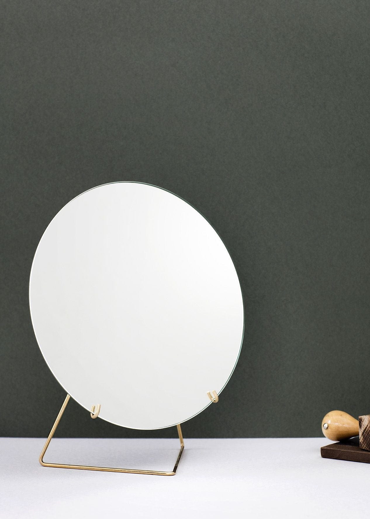 [product_category]-Moebe Standing Mirror ø20 Cm, Brass-Moebe-5713520000249-MIBR20-MOE-5